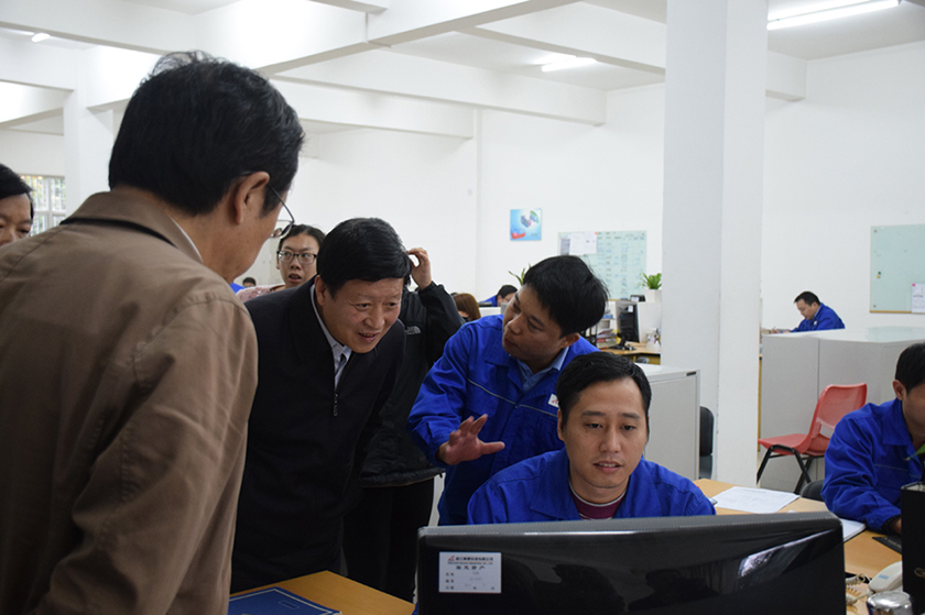 工信部及省市區(qū)各級(jí)領(lǐng)導(dǎo)蒞臨我公司考察、參觀